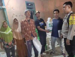 Bhabinkamtibmas Polsek Donggo Laksanakan Pengamanan Penyaluran Bansos dari JPLB