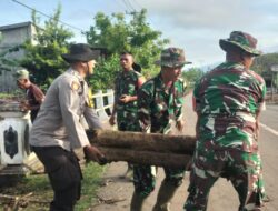 Sinergitas Tiga Pilar, Polsek Soromandi, Koramil Donggo dan Muspida Kecamatan Soromandi Gotong Royong Bersihkan Sisa Banjir