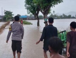 Polsek Bolo Pantau dan Terjun Langsung Membantu Warga Yang Terdampak Banjir di 4 Desa di Kecamatan Bolo