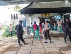 Personel Operasi Lilin Rinjani 2024 Polres Bima Melaksanakan Pengamanan Perayaan Hari Ke-2  Natal di Dua Gereja