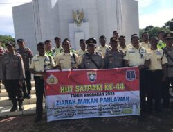 HUT Satpam Ke- 44, Polres Bima Laksanakan Tabur Bunga Bersama Satpam di Taman Makam Pahlawan
