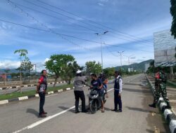 Personel Sat Lantas Polres Bima Kota Berikan Himbauan Keselamatan di Objek Wisata Pantai Lawata