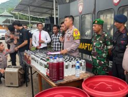 Jelang Malam Pergantian Tahun Baru 2025, Polres Bima Musnahkan Ratusan Botol Miras Berbagai Jenis