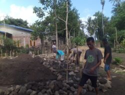Memakmurkan Tempat Ibadah, Bhabinkamtibmas Polsek Sanggar Gotong Royong Bersama Warga Bangun Mushola