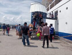 Polsek Kawasan Pelabuhan Laut Bima Laksanakan Pengamanan Penumpang KM. Tilongkabila di Pelabuhan Bima