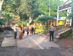 Wujudkan Kelancaran Arus Lalulintas, Polsek Donggo Laksanakan Kegiatan Rawan Pagi di Depan SMPN I Donggo