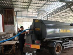 Sat-samapta Polres Bima Suplai 5000 Liter Air Bersih di Gereja Paroki St.Yohanes Maria Vanney