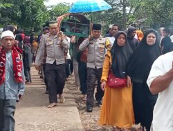 Sambang Duka Warga Yang Meninggal Dunia Kapolsek Soromandi  dan Personelnya Hadir Melayat