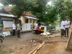 Polsek Rasanae Barat Wujudkan Kepedulian dengan Memberikan Bantuan Semen di Masjid Al Ikhlas