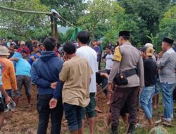 Warga Binaan Meninggal Dunia, Bhabinkamtibmas Polsek Madapangga Hadir Melayat Dan Turut Berbelasungkawa