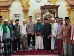 Memakmurkan Masjid, Kapolsek Madapangga Melaksanakan Sholat Isya Berjamaah Bersama Masyarakat