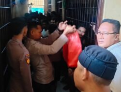 Kapolres Bima Kota AKBP Didik Putra Kuncoro S.I.K., M.Si. Melaksanakan Kegiatan Jumat Berkah dengan Doa Bersama Tahanan