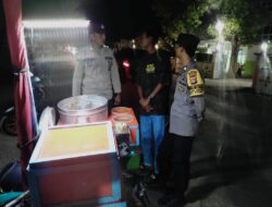 Hadir Mengayomi Masyarakat dan Cegah Guankamtibmas Polsek Sanggar Optimalkan Patroli Dialogis Malam Hari