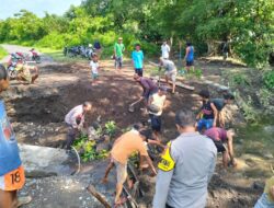 Jembatan Putus  dan Beberapa Titik Ruas Jalan Rusak, Polsek Tambora dan Warga Gotong Royong Membuat Jembatan Alternatif