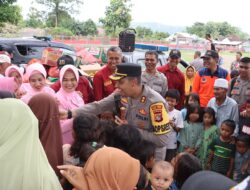 Polres Bima Kota Berikan Trauma Healing kepada Warga Terdampak Banjir di Desa Nanga Wera
