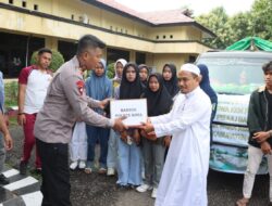 Kapolres Bima Pimpin Pelepasan Sekaligus Serahkan Bantuan Kepada Rombongan Pembawa Bantuan Korban Banjir Wera dan Ambalawi