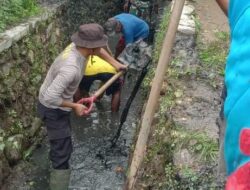 Wujud Kedekatan Polri dan Masyarakat, Bhabinkamtibmas Polsek Woha Gotong Royong Bersama Warga Binaan