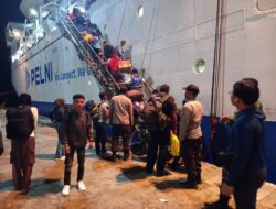 Polsek Kawasan Pelabuhan Laut Bima Laksanakan Pengamanan KM. BINAIYA di Pelabuhan Bima