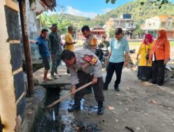 Cegah DBD, Bhabinkamtibmas Polsek Woha Laksanakan Gotong Royong Bersihkan Drainase Bersama Warga Binaan