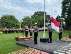 Momentum Hari Kesadaran Nasional Kabag OPS Polres Bima Bima Berikan Reward Bagi Personel Yang Berprestasi