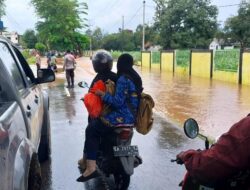 Siaga Banjir, Personel Polsek Bolo Polres Bima Diterjunkan di Titik-titik Rawan Banjir