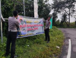 Satlantas Polres Bima, Pasang Spanduk Himbauan di Titik Rawan Kecelakaan