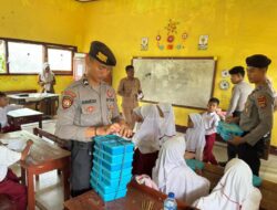 Dukung Program Asta Cita Presiden RI, Sat Samapta Polres Bima Turut Serta Bagikan Makanan Gratis Bergizi