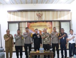 Kapolres Bima Sambut Kedatangan Wakapolda NTB Brigjen Pol Drs. Ruslan Aspan di Bandara SMS Bima