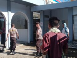 Sambut Bulan Suci Ramadhan, Polsek Woha Gotong Royong Bersihkan Masjid di Desa Rabakodo