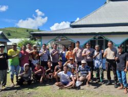 Bhakti Religi, Polsek Sanggar dan Pemerintah Desa Sandue Bersihkan Masjid Menyabut Bulan Suci Ramadhan