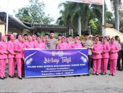 Raih Berkah di Bulan Suci Ramadhan, Ketua dan Pembina Bhayangkari Cabang Bima Berbagi Takjil Berbuka Puasa