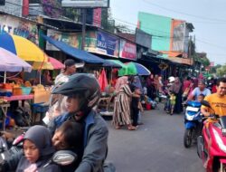 Jelang Berbuka Puasa, Polsek Bolo Patroli Ngabuburit Pantau Pasar Ramadhan