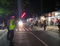 Jaga Kekhusyukan Sholat Taraweh, Satlantas Polres Bima Laksanakan Patroli dan Pengamanan