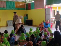 Personel Polsek Madapangga Dampingi Pendistribusian MBG Bagi Ribuan Pelajar di Wilayah Madapangga