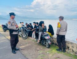 Patroli Ngabuburit, Polsek  Soromandi Berikan Rasa Aman dan Himbau Warga Jaga Kamtibmas