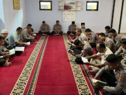 Usai Apel Pagi, Kapolres Bima Kabupaten AKBP Eko Sutomo S.I.K.,M.I.K, Pimpin Tadarusan Al- Qur’an