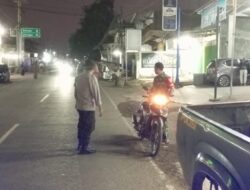 Menjamin Kenyamanan Masyarakat Beribadah dan Cegah Timbulnya Kerawanan Kamtibmas Polsek Bolo Gencarkan Patroli Subuh