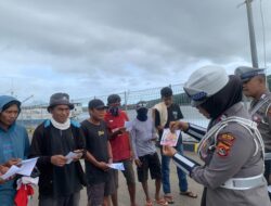 Satlantas Polres Bima Kota Sosialisasikan Tagline “Mudik Aman Keluarga Nyaman” dan Pemasangan Stiker Keselamatan