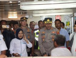 Kapolres Bima Kota Dampingi Gubernur NTB Tinjau Arus Mudik di Pelabuhan Bima