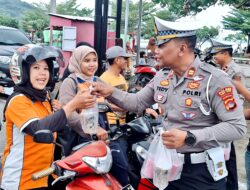 Satlantas Polres Bima Kota Bersama Paguyuban Bikers Bima Bagikan Takjil dan Edukasi Keselamatan Berlalu Lintas