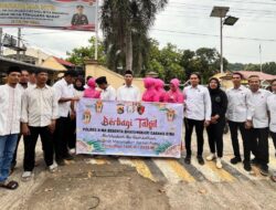 Ikhlas Berbagi di Bulan Suci Ramadhan, Satreskrim Polres Bima dan Pengurus Bhayangkari Bagikan Takjil Berbuka Puasa