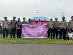 Ramadhan Berkah, Polsek Tambora dan Bhayangkari Bagikan Takjil Berbuka Puasa Bagi Pengendara dan Masyarakat
