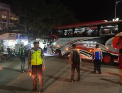 Personel Gabungan Pos Pelayanan dan Polsek Rasanae Barat Laksanakan Strong Point Malam, Berikan Rasa Aman Bagi Pengemudi Bus dan Masyarakat