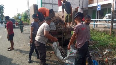Personel Gabungan Laksanakan Aksi Bersih-Bersih di Pasar Sape dan Sekitarnya