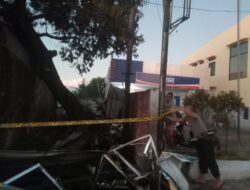 Polsek Sape Sigap Bantu Padamkan Kebakaran Rumah Makan di Desa Naru