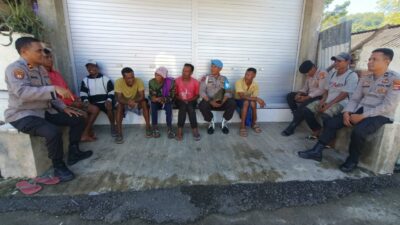 Polsek Asakota Gelar Jum’at Curhat Bersama Warga Tolotongga, Kelurahan Ule