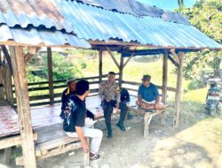 Bhabinkamtibmas Kelurahan Manggemaci Ajak Warga Jaga Keamanan Lingkungan Lewat Sambang dan Silaturahmi