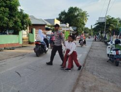 Personel Polsek Lambu Polres Bima Kota Laksanakan Rawan Pagi di Jalan Lintas Desa Sumi