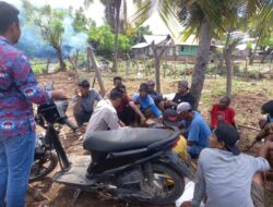 Bhabinkamtibmas Desa Buncu Laksanakan Sambang dan Gotong Royong Pembangunan Arena Pacuan Kuda