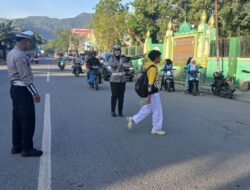 Personel Polsek Rasanae Barat Laksanakan Rawan Pagi, Lancarkan Arus Lalu Lintas dan Jaga Keamanan Pengguna Jalan